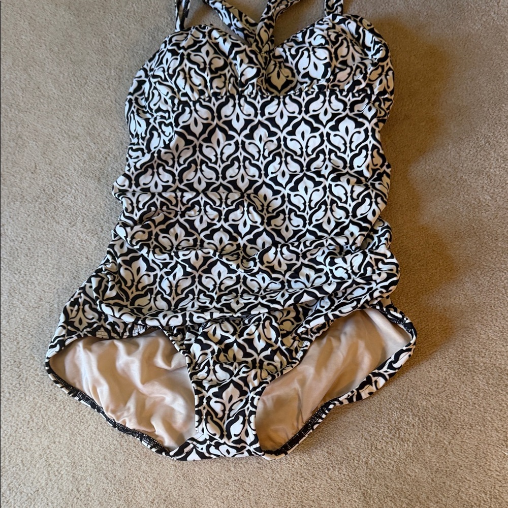 Lands' End Black and White Printed One-Piece Swimsuit